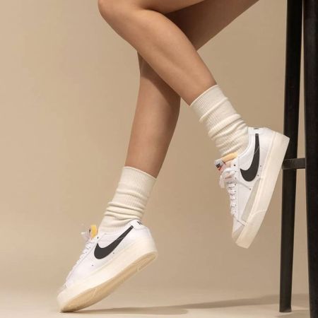 Tenisi Dama NIKE  Blazer Low Platform 530830 DJ0292-101 imagine 9